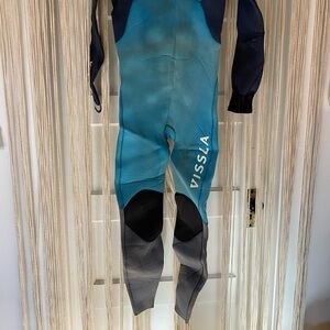 Vissla wetsuit 4/3 good to ok condition size 16